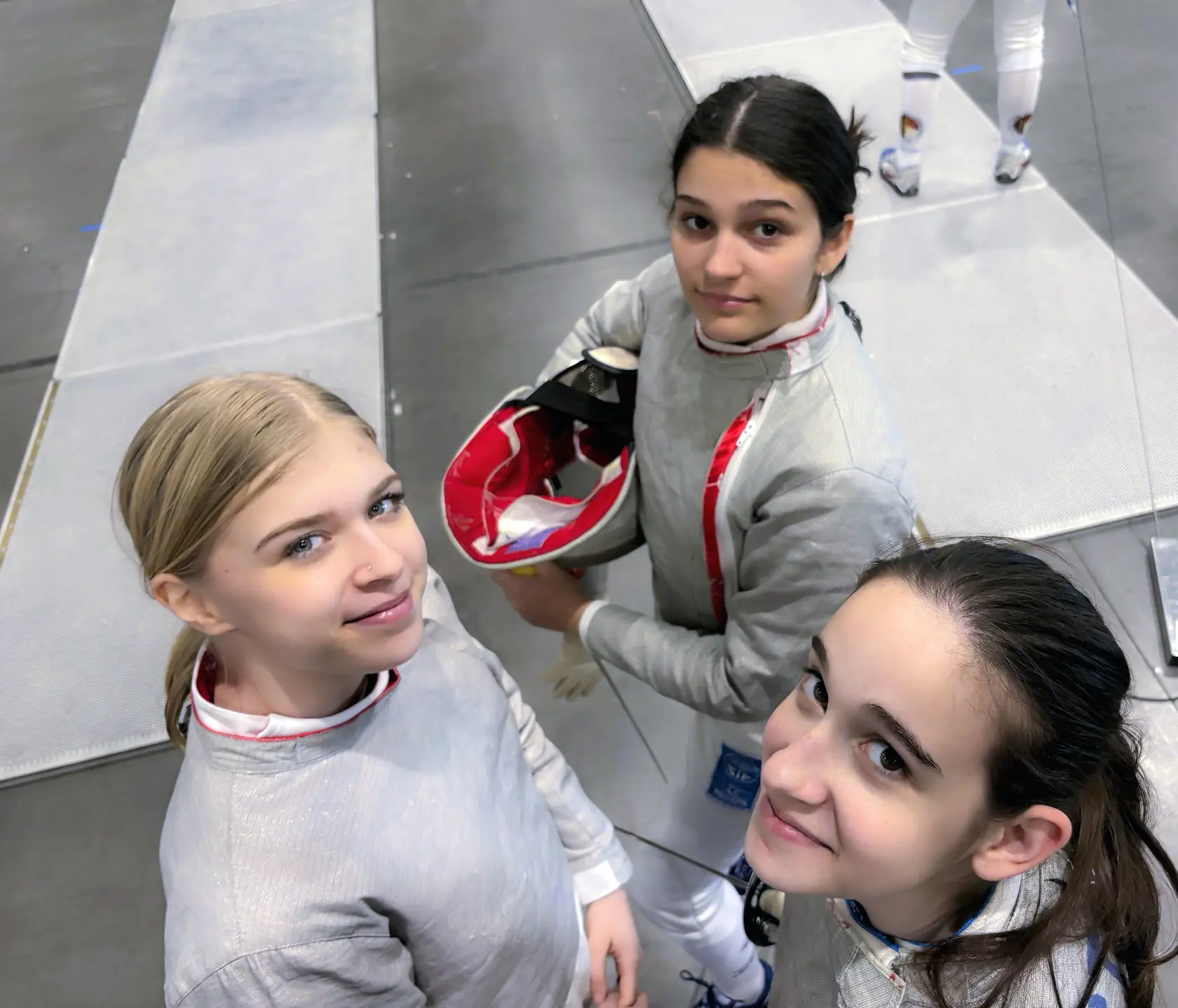 Atlete di sciabola in azione durante un assalto - Accademia Scherma San Marco
